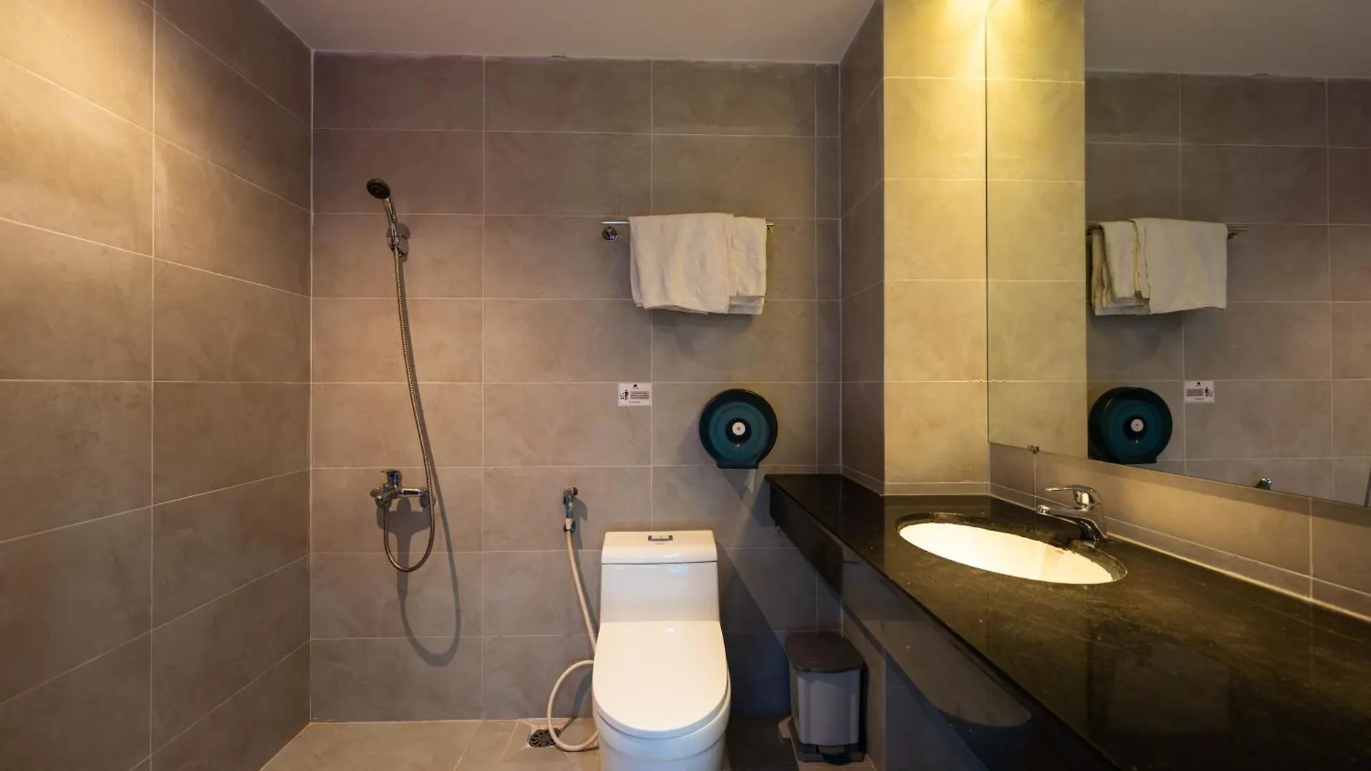 Dao Tien Hotel - Kinh Duong Vuong Da Nang 0*,